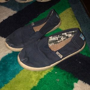 Navy blue toms size 1